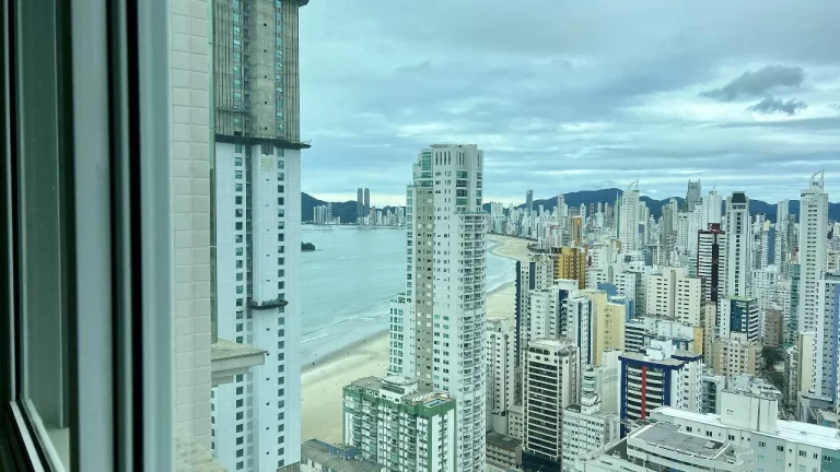 Imagem Apartamento com 4 dormitórios à venda sendo 4 suítes, 228.62 m² por - R$ 6.000.000,00 - Pioneiros - Bal. Camboriú/SC