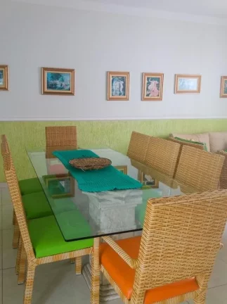 Imagem PITANGUEIRAS- CALÇADÃO , APARTAMENTO TOTALMENTE REFORMADO E DECORADO , GARAGEM NO PRÉDIO.