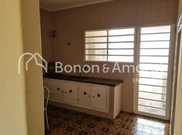 Imagem Casa no Taquaral, localizada a apenas três quadras do Supermercados Dalben, oferecendo praticidade ...