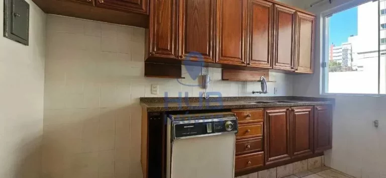 Imagem Apartamento semi mobiliado com 4 dormitórios sendo 1 demi suíte e 1 vaga no Centro de Florianópolis