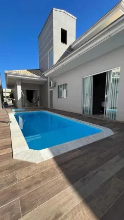 Imagem Casa Alto Padrão com 3 dormitórios sendo 1 suíte e 2 vagas - Floresta | Joinville/SC