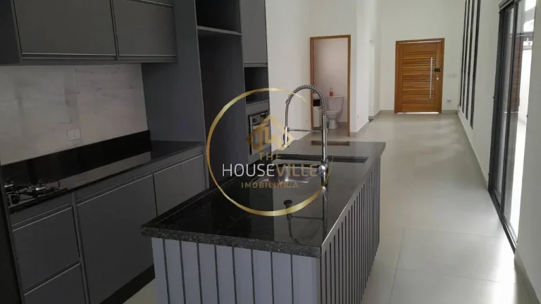 Imagem Casa térrea, 3 Dormitórios (1 suíte), 4 vagas, 300m2, Condomínio Malibu.