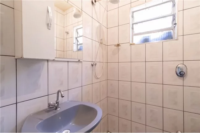 Imagem Casa a venda no Jardim Mutinga, com piscina, excelente para renda extra.