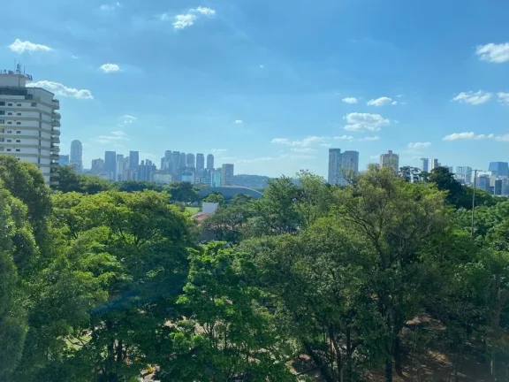 Imagem Apartamento 222 M², 1 por andar, 4Q, 4 Suítes, 6 Banheiros, 3 Vagas, Varanda, Lavabo, Piscina, Salão de Festas, Vista 360º protegida.