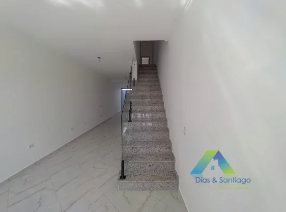 Imagem Lindo e novo sobrado com 125 m² em 3 dormitórios, 1 suíte e 2 vagas.