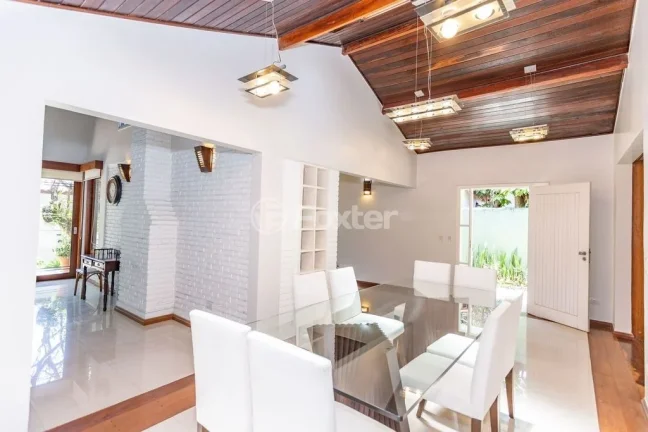 Imagem Casa Brooklin - 402M², 4 Dorms, 2 Suítes, 4 Vagas, Piscina Aquecida, Churrasqueira, Chuveiro a Gás, Lareira, Pomar, Jardim.