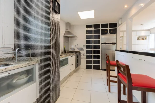 Imagem Higienopolis Apartamento Duplex com 3 suo­tes e 4 vagas, 170m