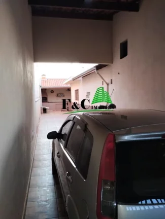 Imagem Casa para Venda em Araras, Jardim Tarumã, 3 dormitórios, 1 suíte, 1 banheiro, 4 vagas