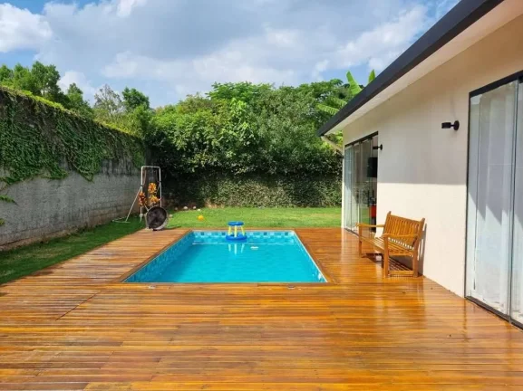 Imagem TÉRREA, 3 suítes, piscina, em rua fechada no Miolo da Granja!