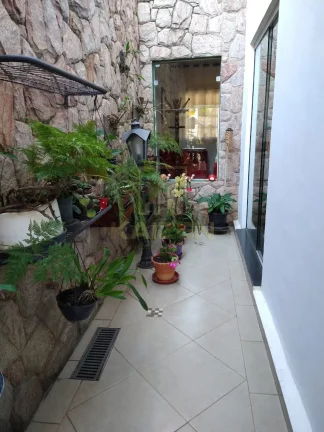 Imagem Casa com Edicula Sobradada Vista Verde