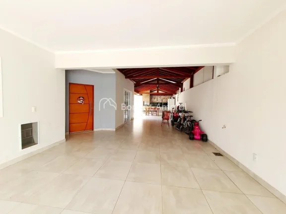 Imagem Lindo e espaçoso sobrado com 185 m² de área construída. No piso térreo a residência possui liv...