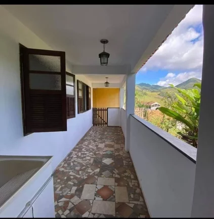 Imagem Vendo esta linda casa muito próximo ao centrinho de lumiar. Nova Friburgo