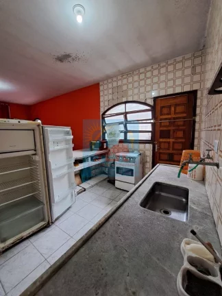 Imagem Casa à 200 metros da Praia de Mongaguá, com churrasqueira e garagem para dois veiculos 250mil