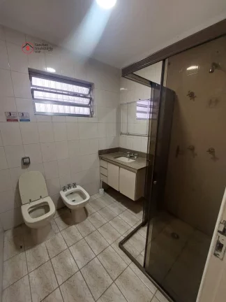 Imagem CASA ASSOBRADADA COMERCIAL OU RESIDENCIAL PARA ALUGAR A 400 METROS DO METRÔ VILA PRUDENTE, COM EDÍCULA. 4 DORMITÓRIOS E 4 VAGAS DE GARAGEM.
