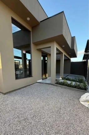Imagem Casa recém-construída com 2 suítes, 2 vagas e sala comercial – Morretes, Itapema