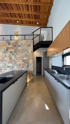 Imagem Imóvel luxuoso localizado em um condomínio com segurança 24 horas. Localização privilegiada em Rifaina-SP