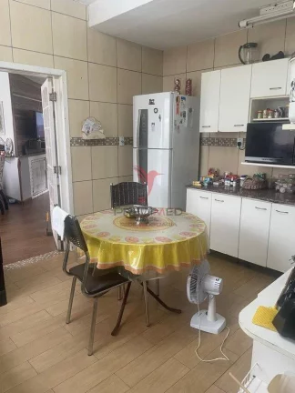 Imagem CASA A UMA QUADRA DA DOM JOAQUIM, pronta para moradia, toda reformada, é só se mudar