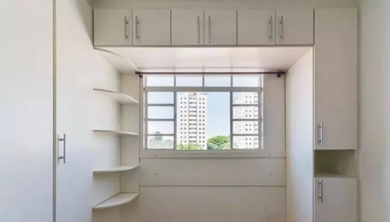 Imagem Kit a duas quadras do metr...ocirc; Santos/Imigrantes linha verde. Localizado na Rua Vergueiro, poss...