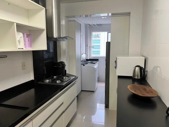 Imagem Apartamento com 3 suítes e 3 vagas de garagem na Meia Praia em Itapema