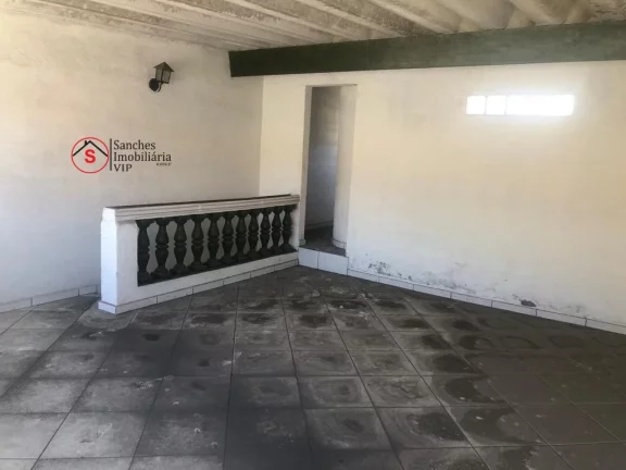 Imagem Sobrado à Venda em Santo Andr?(C) com 2 dormitórios , sala, cozinha, banheiro e lavanderia,com garagem coberta para dois carros. Fundos com quintal gran