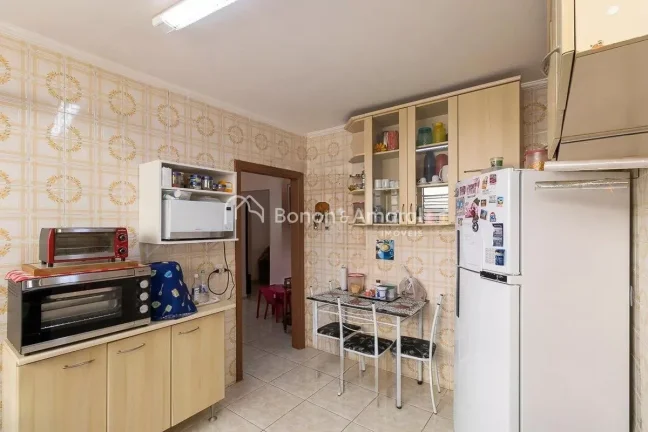 Imagem Apresentamos este imóvel amplo com 4 dormitórios e 2 banheiros, ideal para quem busca conforto e p...