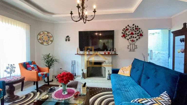 Imagem Aconchegante casa com 3 quartos em condomínio Clube, com Vista Perene Para a Mulher de Pedras em Vargem Grande Teresópolis-RJ.