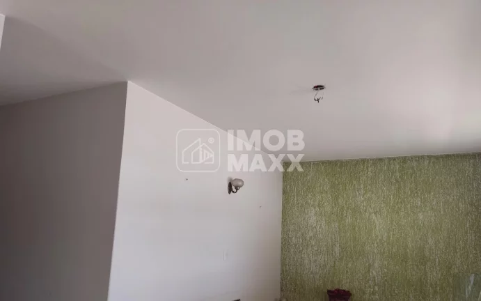 Imagem Casa à venda em Taguatinga Norte: 280m², 3 quartos, 1 suíte, 3 banheiros. Oportunidade por R$700 mil!