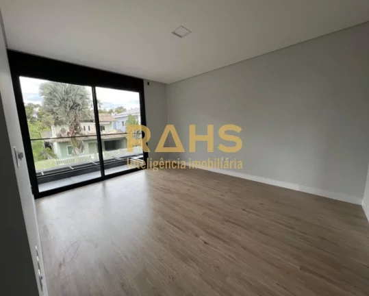 Imagem Lindo geminado de alto padrão no Condomínio Santos Dumont Este imóvel é para você, que busca um...