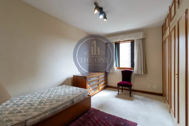 Imagem Apartamento de luxo em Moema: 3 quartos, 3 suítes, 2 salas, 5 banheiros, 4 vagas de garagem e 325m² de área. Aproveite!