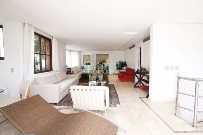 Imagem Excelente cobertura duplex, com 450m². Piso inferior com amplo living muito iluminado, home theater...