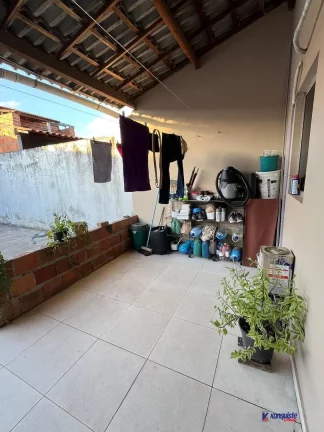 Imagem VENDO CASA DE 2/4 SENDO UMA SUITE