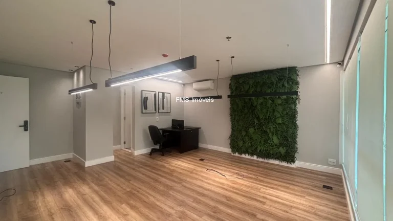 Imagem Sala Comercial de Alto Padrão na Consolação, São Paulo-SP: 1 Sala, 1 Banheiro, 1 Vaga de Garagem. Venha Conferir!
