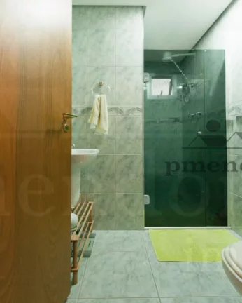 Imagem Apartamento reformado com 2 quartos ( 1 suíte c/ closet ) e 2 vagas, 90m²