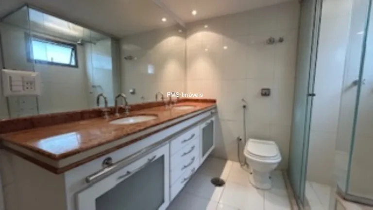 Imagem Imperdível oportunidade em Moema: Apartamento de 3 quartos com suíte, 131m² e 2 vagas de garagem à venda em São Paulo-SP!