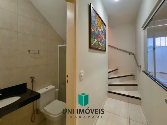 Imagem Triplex à venda em bairro nobre de Guarapari com área gourmet e deck para lagoa