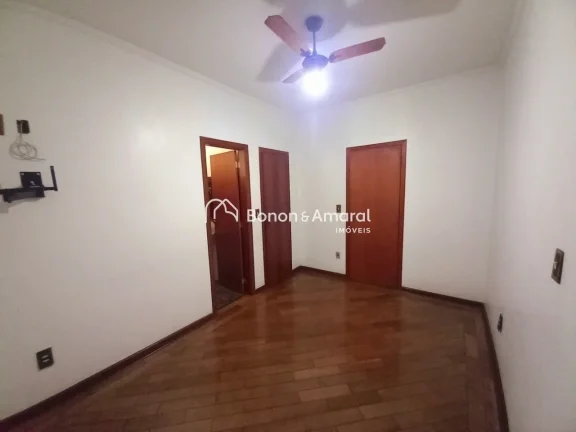 Imagem Este imóvel térreo é ideal para quem busca conforto e sofisticação. Com quatro suítes, todas e...