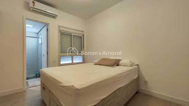 Imagem Lindo apartamento em andar alto, com sol da manhã e uma vista privilegiada. Originalmente com três...