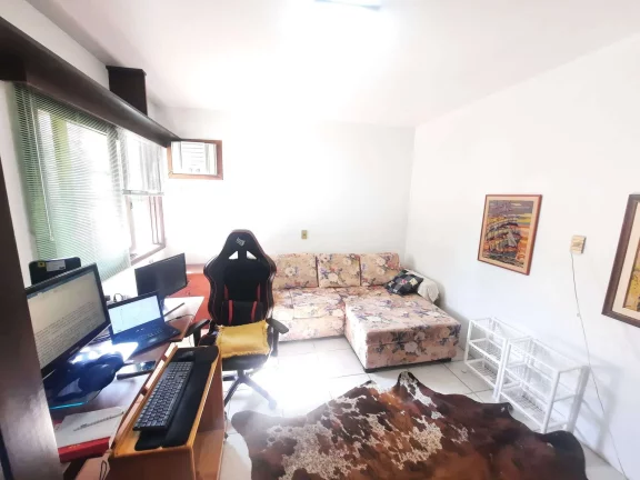 Imagem Casa à Venda, 327 m², 6 Dormitórios, (1 Suíte), Trindade, Florianópolis/SC
