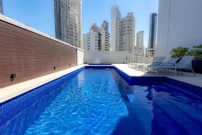 Imagem Apartamento com 2 demi suítes e 1 suíte, 2 vagas de garagem no Centro de Balneário Camboriú