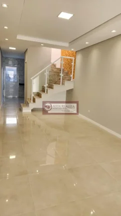 Imagem Sobrado à Venda na Vila São Pedro SP, 3 Dorms, Sendo Suítes, com 110m², R$740mil. OPORTUNIDADE.