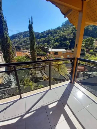 Imagem LINDA CASA COM 3 QUARTOS, SAUNA, PISCINA. NOVA FRIBURGO.