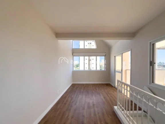 Imagem Com reforma recente e projeto que valoriza amplitude, iluminação e conforto, esta cobertura duplex...