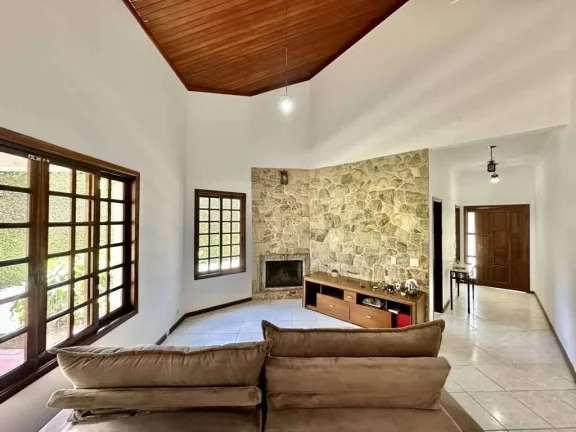 Imagem Cond Vila Velha - Casa 80% TÉRREA, 3 suítes! Lote 1.546m² plano!