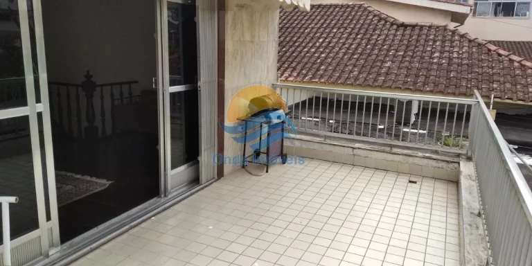 Imagem Casa sobreposta a venda em Santos no Boqueirão (Alta)