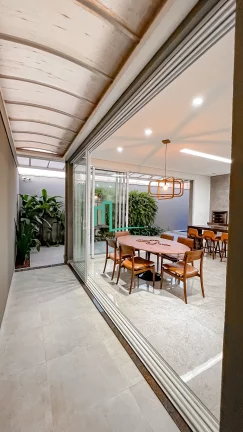 Imagem Linda residência térrea á venda no Condomínio Villa São Vicente.