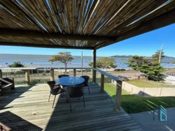 Imagem Casa frente Mar duas frentes, com 6 Suítes, 450m2 de área construída em Piçarras SC
