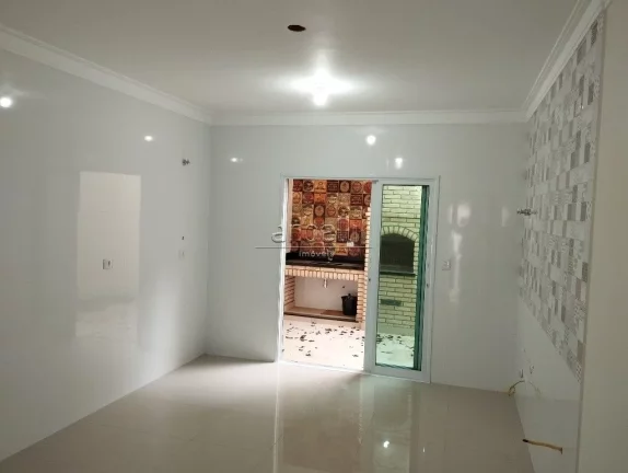 Imagem Sobrado com 170 metros quadrados, 3 dormitórios sendo os três suítes, sendo uma com varanda, ampl...