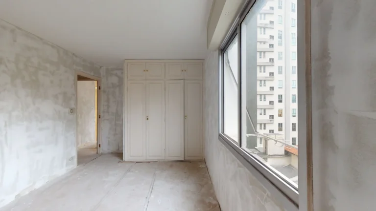Imagem Apartamento em Reforma 156M², 3Q, 1 Banheiro, 2 Vagas.