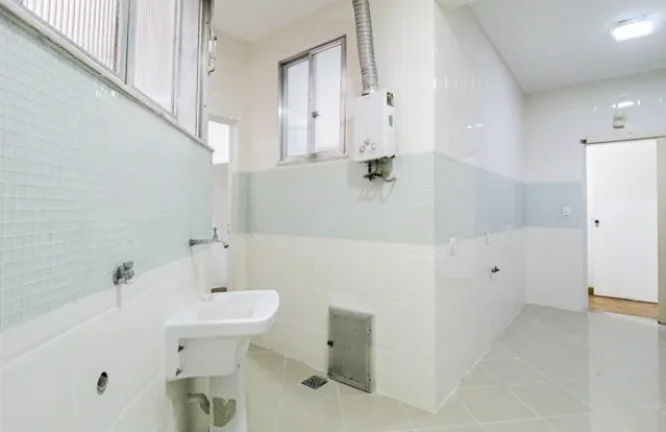 Imagem Apartamento 140M², 3Q, 1 Suíte, 2 Banheiros, 1 Vaga, Academia, Armários.