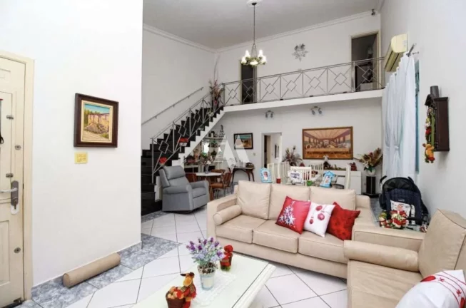 Imagem Casa isolada á venda em Santos !
